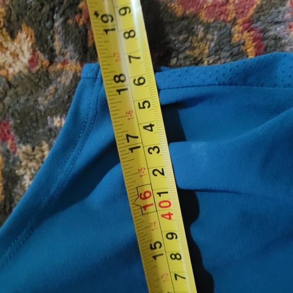 Fabletics top with built-in bra - Picture 8 of 10